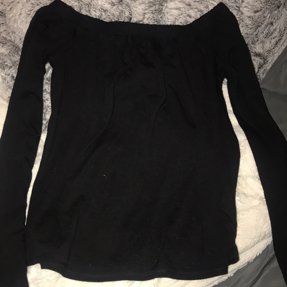 Black shoulder shirt